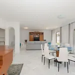 Holiday Home, With Direct Access To The Beach, Sea Views And South Facing, In Puerto Banus