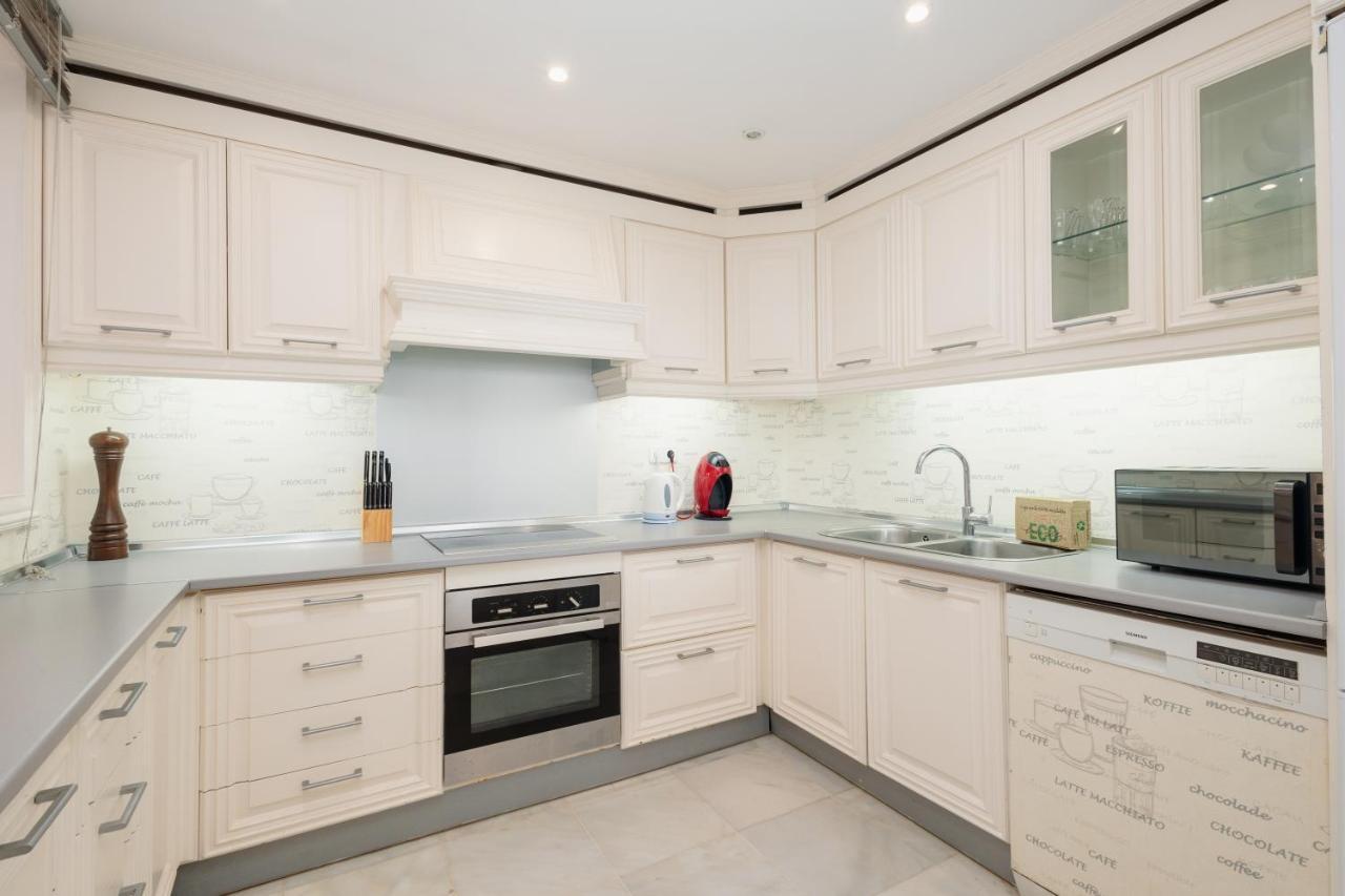 Home, With Direct Access To The Beach, Sea Views And South Facing, In Puerto Banus Apartamento *