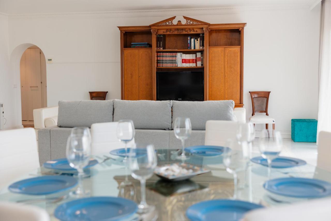 Home, With Direct Access To The Beach, Sea Views And South Facing, In Puerto Banus Apartamento Marbella
