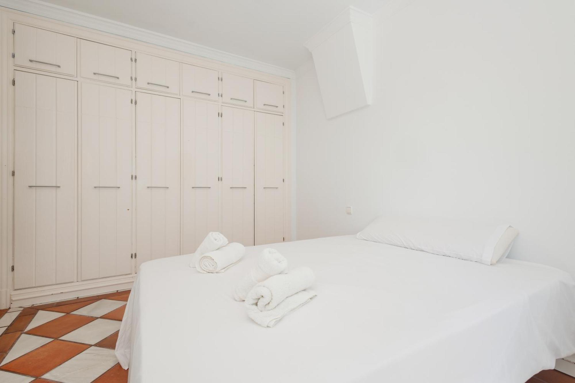 Apartamento Home, With Direct Access To The Beach, Sea Views And South Facing, In Puerto Banus