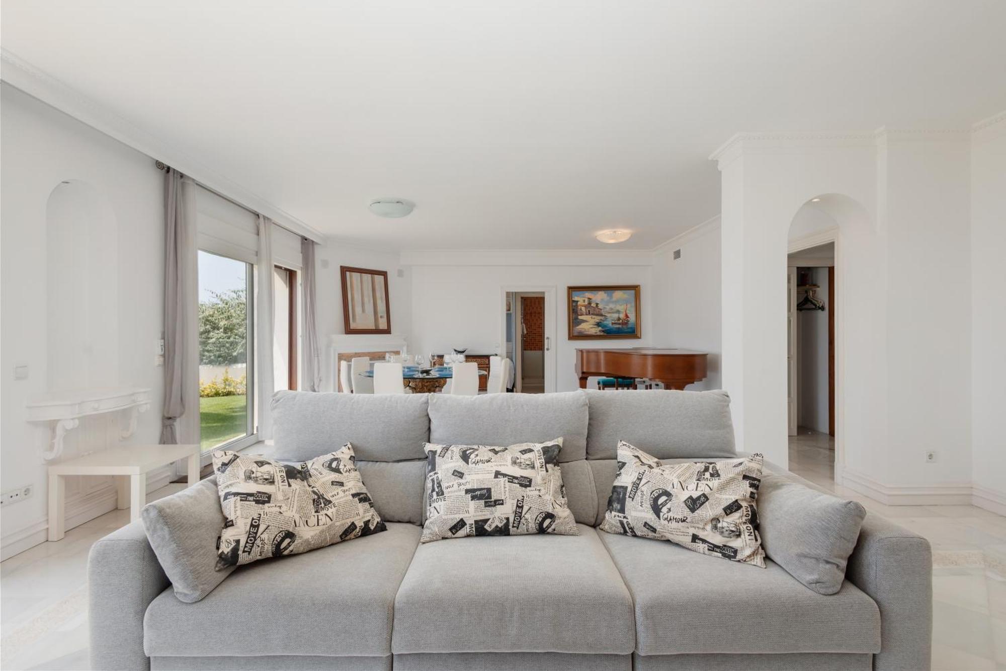 Apartamento Home, With Direct Access To The Beach, Sea Views And South Facing, In Puerto Banus Marbella
