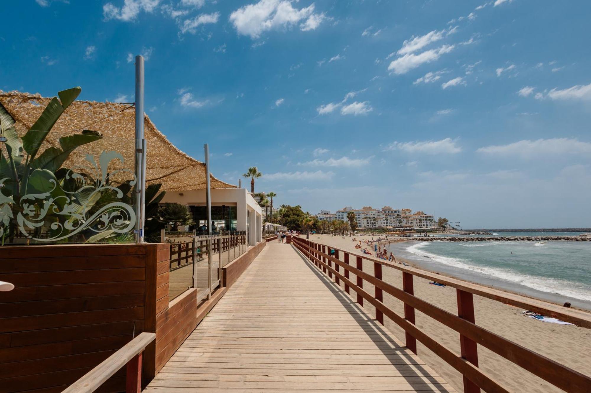 Apartamento Home, With Direct Access To The Beach, Sea Views And South Facing, In Puerto Banus
