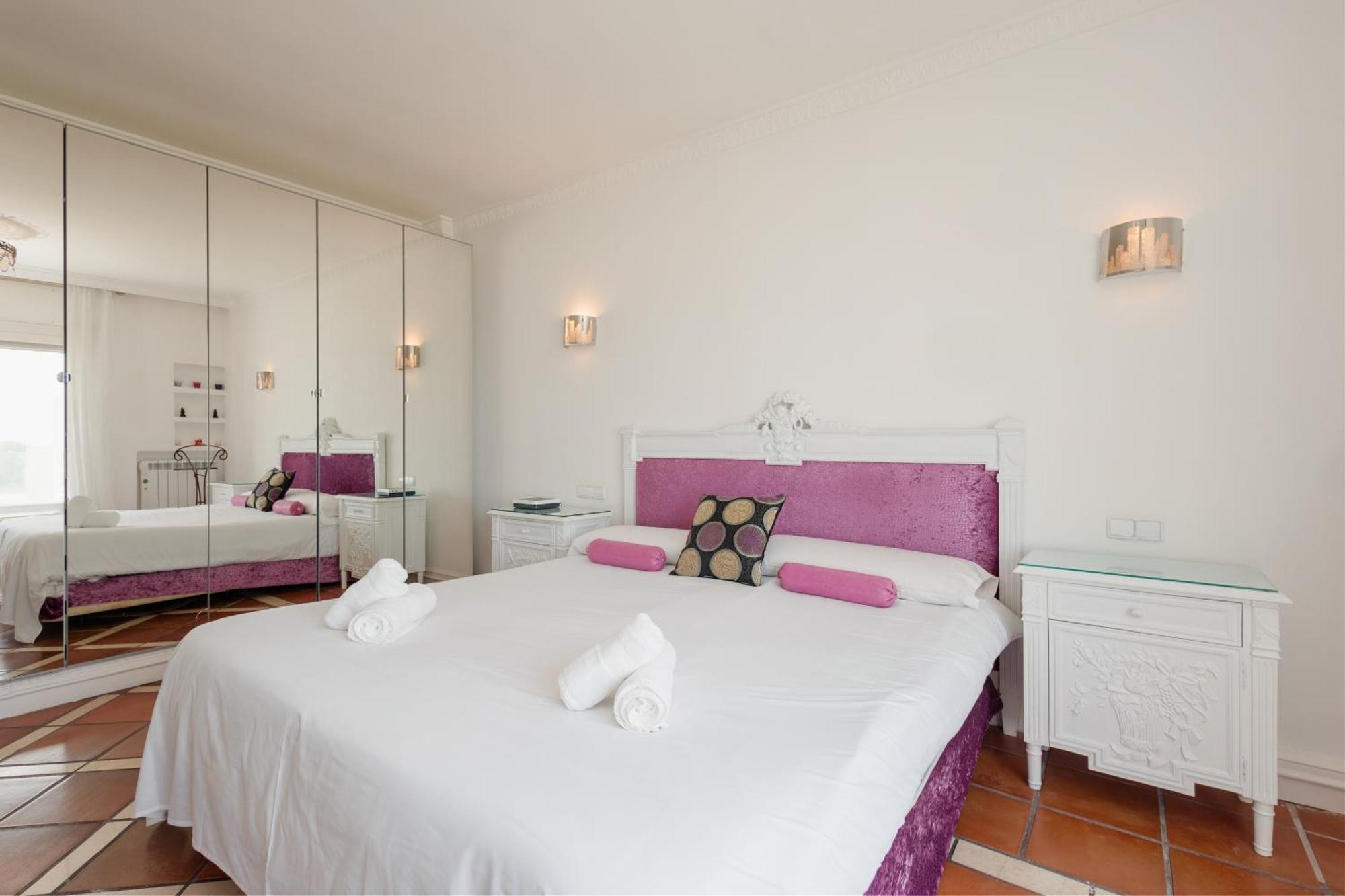 Home, With Direct Access To The Beach, Sea Views And South Facing, In Puerto Banus Apartamento