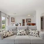 Holiday Home, With Direct Access To The Beach, Sea Views And South Facing, In Puerto Banus