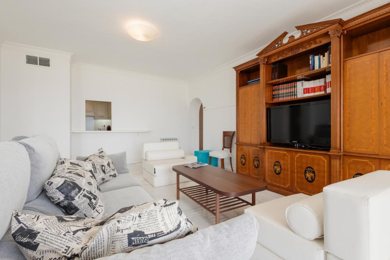 Home, With Direct Access To The Beach, Sea Views And South Facing, In Puerto Banus Appartamento Marbella
