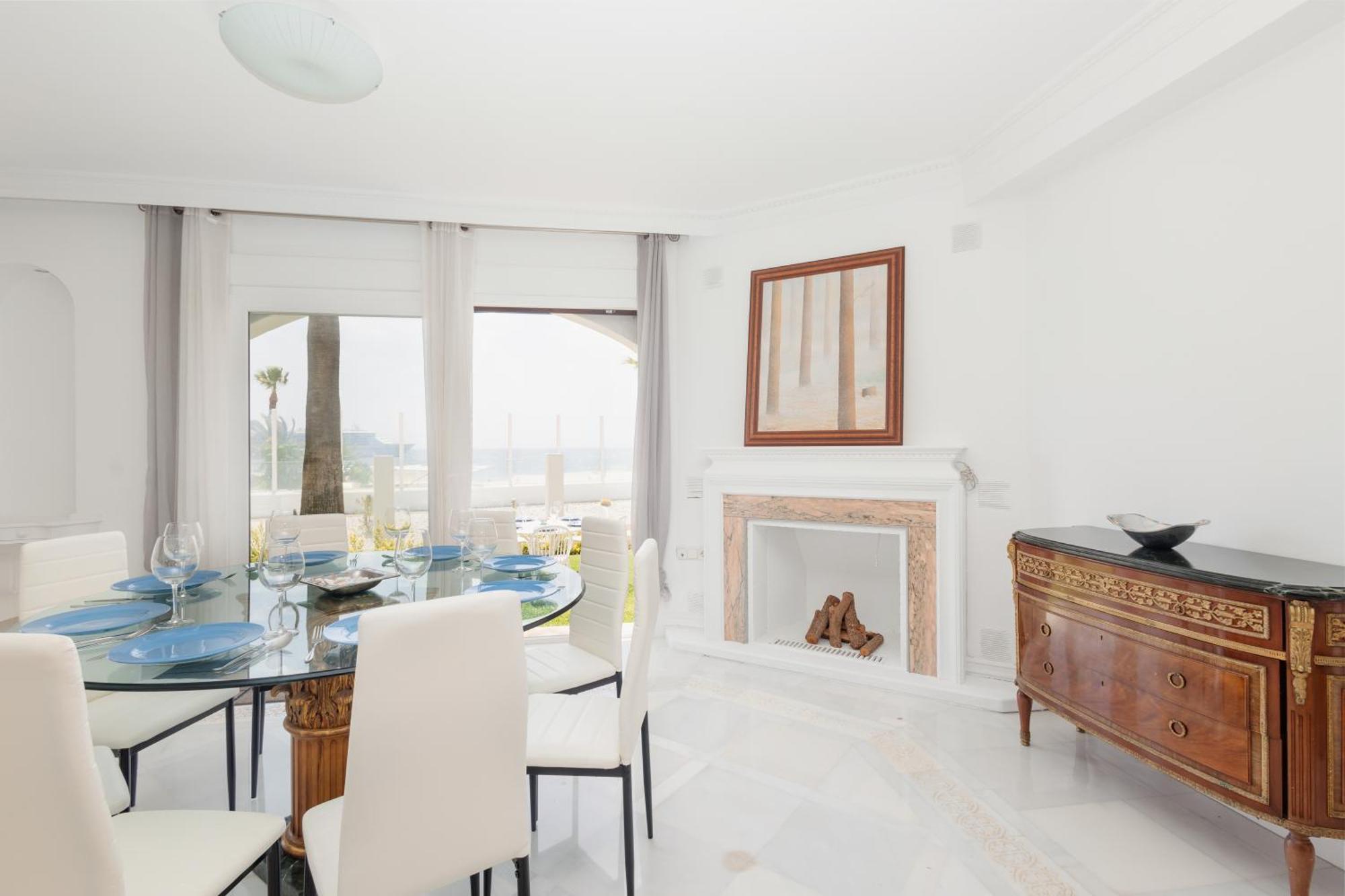 Appartamento Home, With Direct Access To The Beach, Sea Views And South Facing, In Puerto Banus