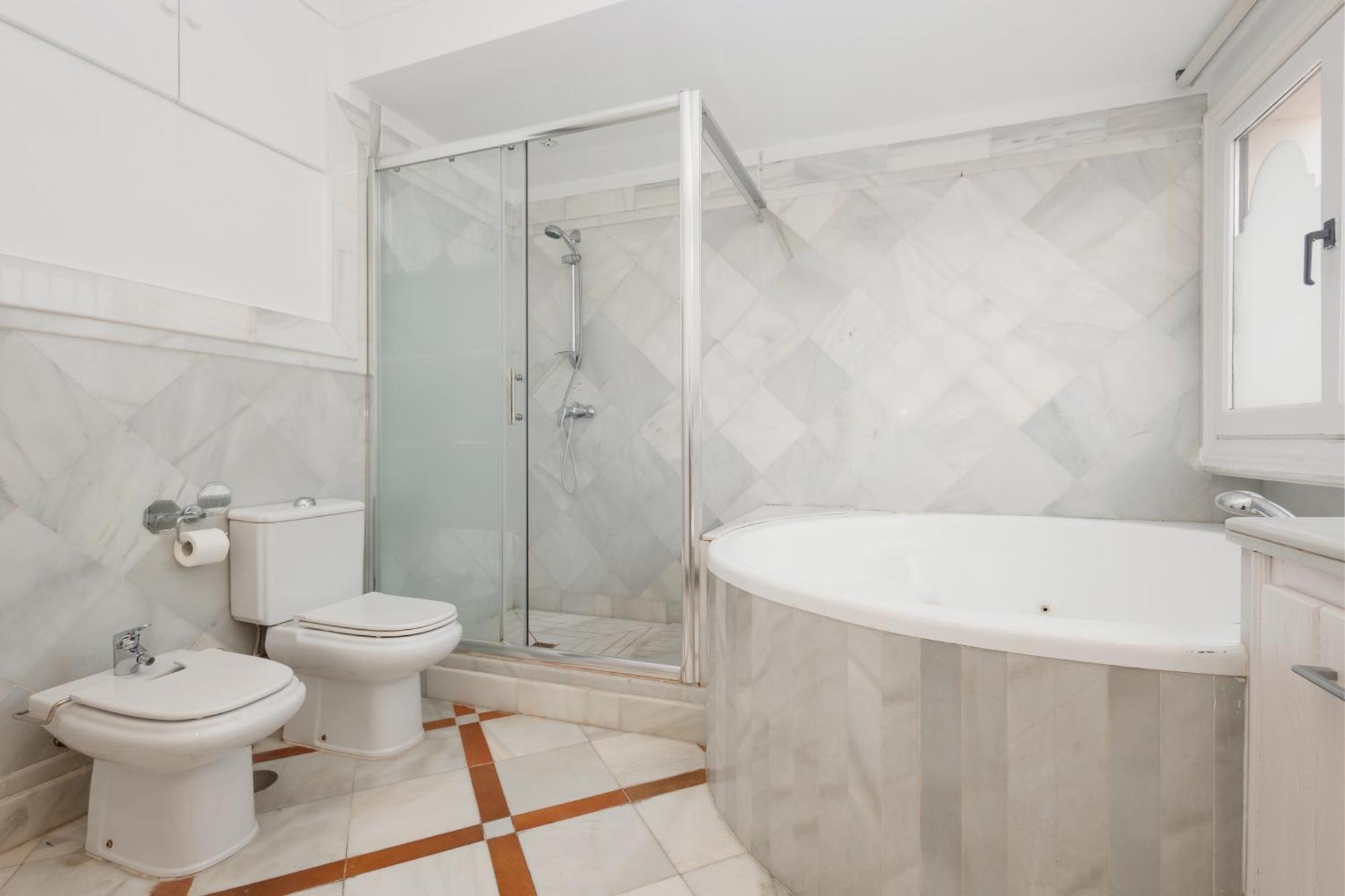 Home, With Direct Access To The Beach, Sea Views And South Facing, In Puerto Banus Appartamento Marbella