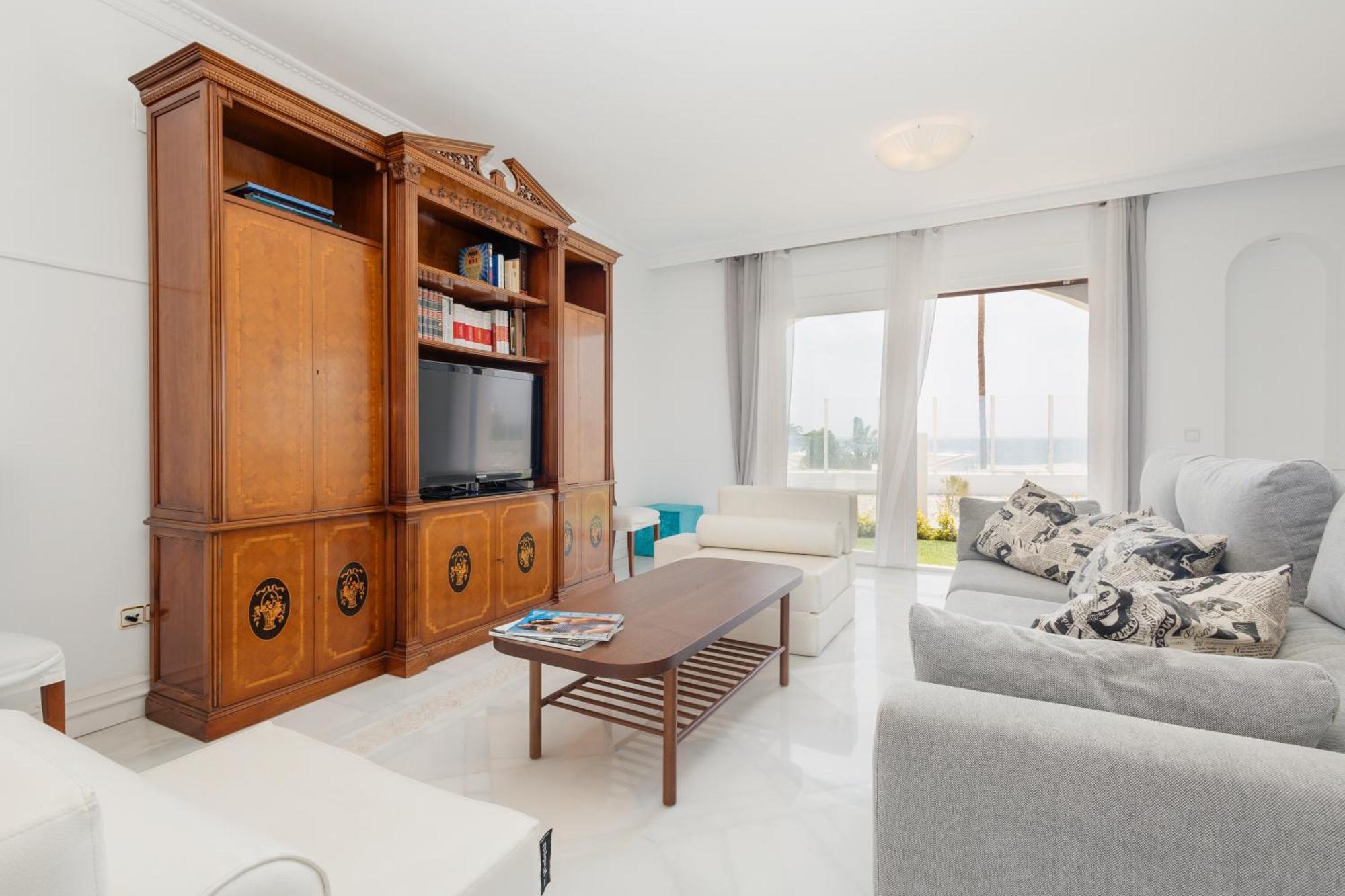 Appartamento Home, With Direct Access To The Beach, Sea Views And South Facing, In Puerto Banus *